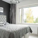 Spacious And Cozy, Well Equipped, 2 Bedroom In Great Location