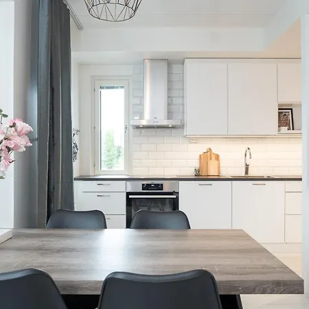 Spacious And Cozy, Well Equipped, 2 Bedroom In Great Location Lägenhet *