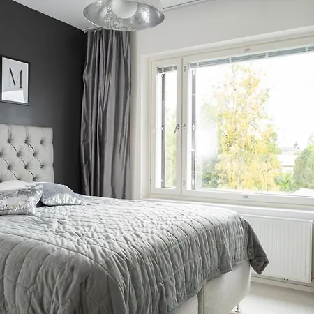 Spacious And Cozy, Well Equipped, 2 Bedroom In Great Location