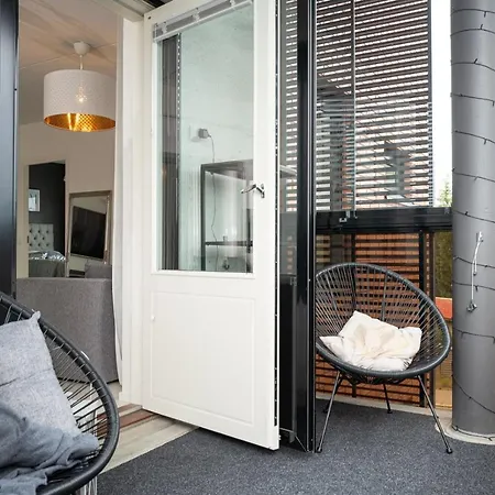 Apartamento Spacious And Cozy, Well Equipped, 2 Bedroom In Great Location