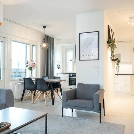 Apartment Spacious And Cozy, Well Equipped, 2 Bedroom In Great Location *