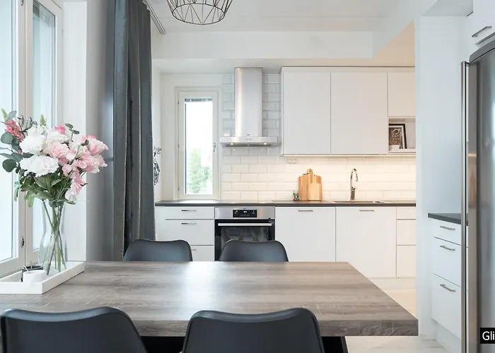 Spacious And Cozy, Well Equipped, 2 Bedroom In Great Location Lägenhet *