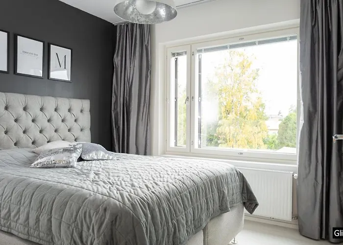 Spacious And Cozy, Well Equipped, 2 Bedroom In Great Location