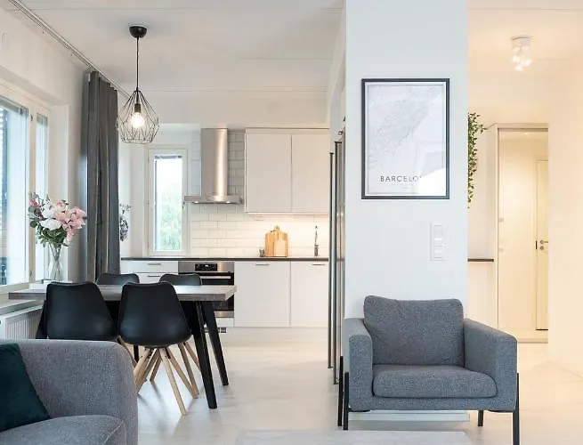 Spacious And Cozy, Well Equipped, 2 Bedroom In Great Location *